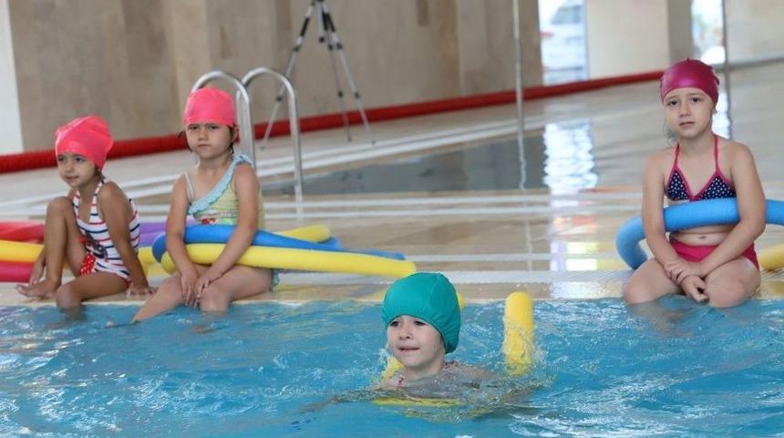 Turgutlu’da Yüzme Takımının Temelleri Atılıyor