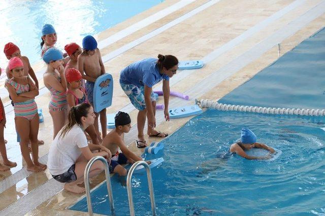 Turgutlu’da Yüzme Takımının Temelleri Atılıyor