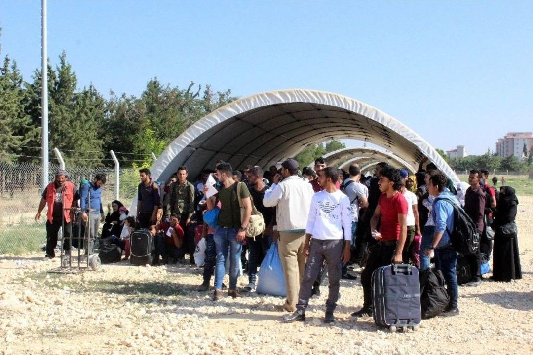 Suriyelilerin Vatan &Ouml;zlemi Aşırı Sıcakları Dinlemedi