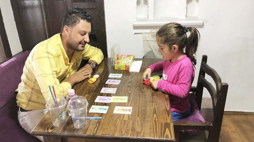 Konuşmakta Sıkıntı &Ccedil;eken &Ccedil;ocuklar İ&ccedil;in "konuşma Terapisi"