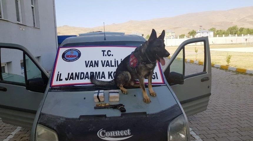 Muradiye&rsquo;de Uyuşturucu Ve Silah Ele Ge&ccedil;irildi