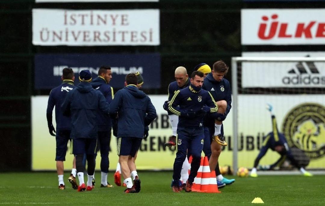 Fenerbah&ccedil;e, G&ouml;ztepe Ma&ccedil;ı Hazırlıklarını S&uuml;rd&uuml;rd&uuml;