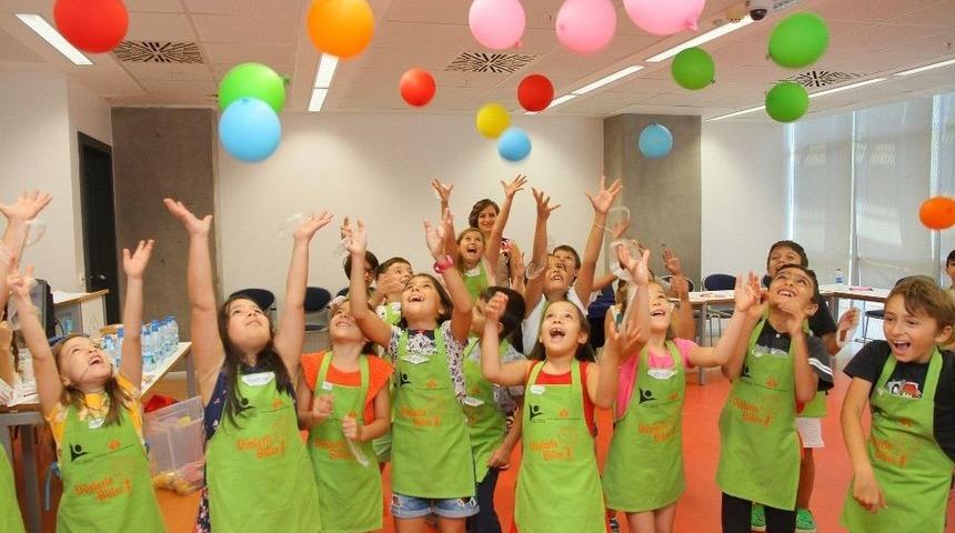 &Ccedil;ocuklar Bilimle D&uuml;şl&uuml;yor