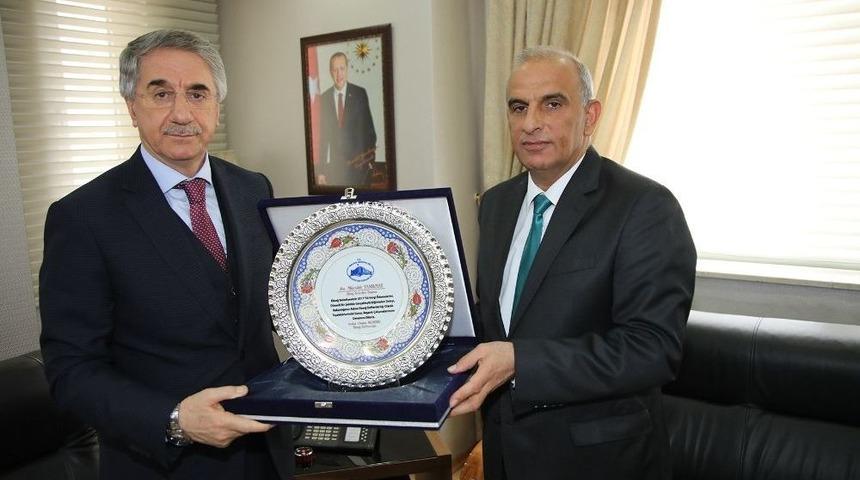 Maliyeye Borcu Olmayan, Elazığ Belediyesine Plaket