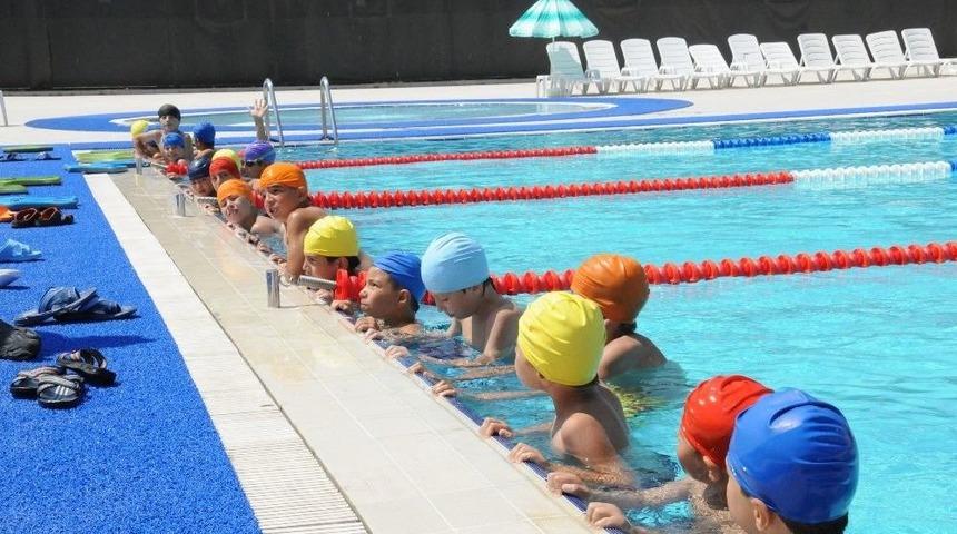 Sıcak Bastırdı, Havuzlar Doldu Taştı