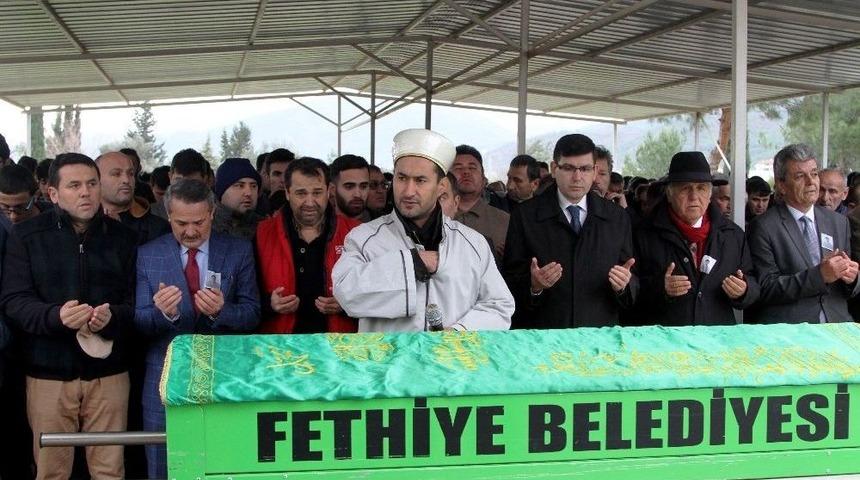 Karnesini G&ouml;remeden Kazada &Ouml;len Liseli Son Yolculuğuna Uğurlandı