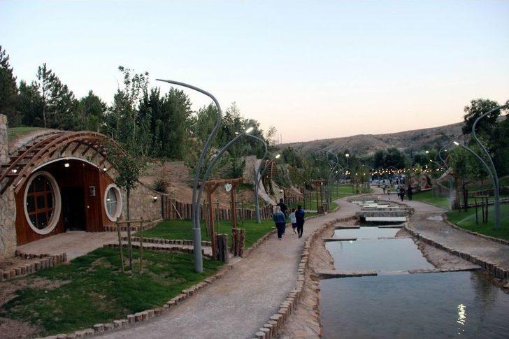 Sivas’ta ’hobbit’ Tatil Köyü G4