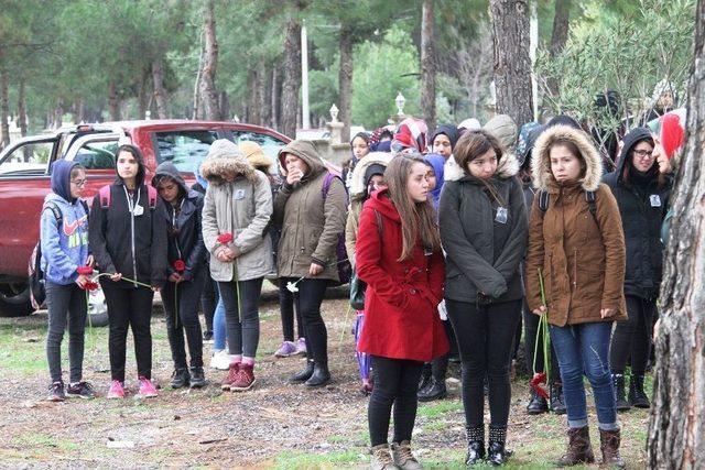 Karnesini Göremeden Kazada Ölen Liseli Son Yolculuğuna Uğurlandı