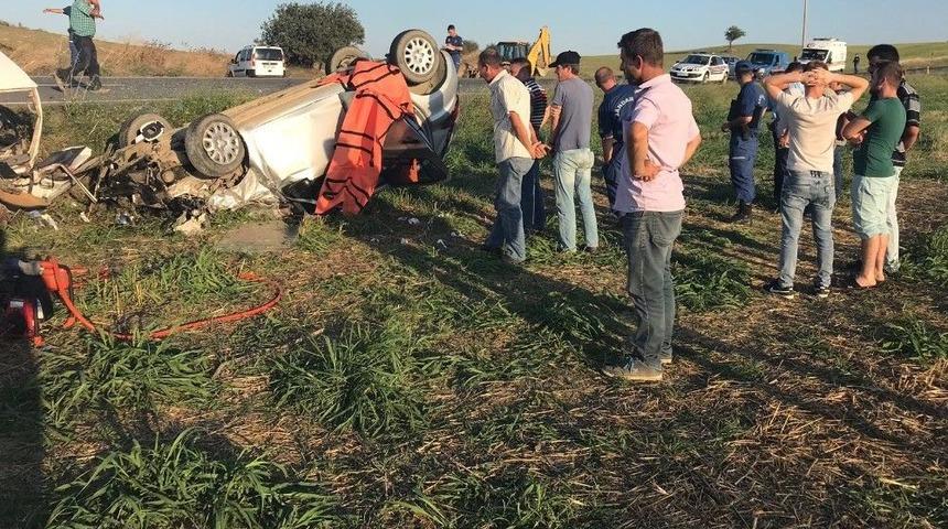 Edirne&rsquo;de Panelvan İle Otomobil &Ccedil;arpıştı: 3 &Ouml;l&uuml;, 1 Yaralı