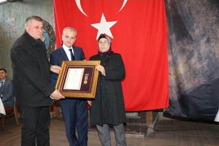 Bartın’da Şehit Ailelerine Devlet Övünç Madalyası Verildi G4