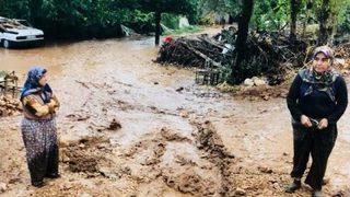 Antalya’da 30 Dakikalık Yağmur Sele Neden Oldu