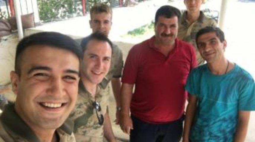 Engelli Gencin Yardımına Jandarma Koştu