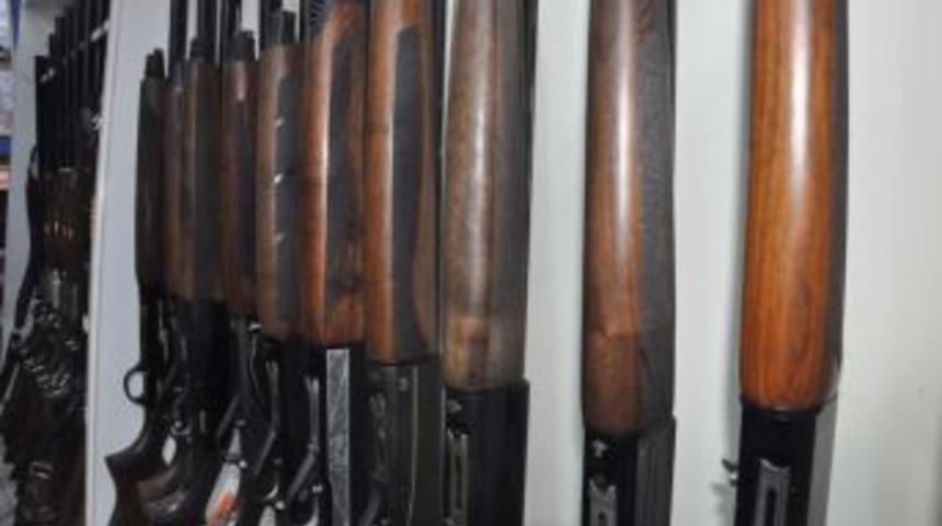 Av Malzemeleri D&uuml;kkanını Soyan Zanlıların Ka&ccedil;ış Anları Kamerada