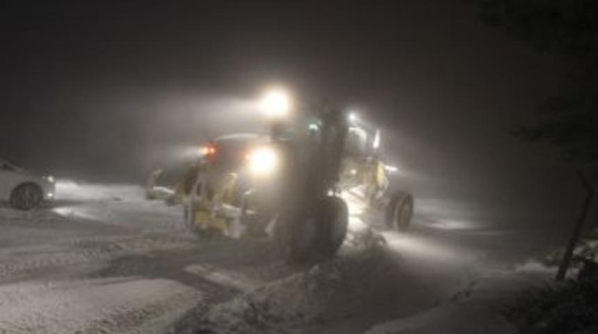 Denizli-antalya Karayolunda Ulaşıma Kar Engeli