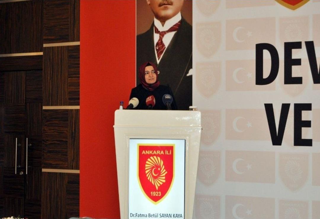 Şehit Yakınları Ve Gazilere Devlet &Ouml;v&uuml;n&ccedil; Madalyası Verildi