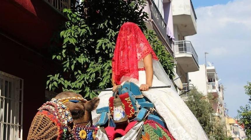 İnternet İle Değil Develer Sayesinde Tanışıp Evlendiler