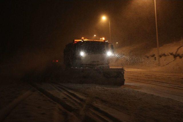 Kayseri’de Kar Yağışı: Ekipler Yolları Açmak İçin Seferber Oldu