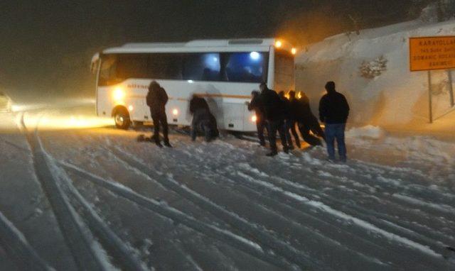 Zincirsiz Ve Kar Lastiği Olmayan Araçlara Geçiş İzni Yok