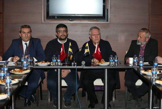 Aziz Yıldırım, Fenerbahçeli İş Adamları Platformu Üyeleriyle Bir Araya Geldi