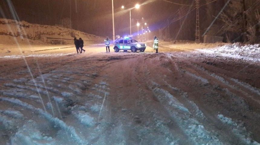 Kar Yağışı Ulaşımda Aksamalara Neden Oldu