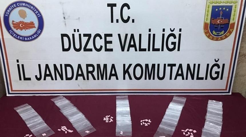 D&uuml;zce&rsquo;de Jandarmadan Uyuşturucu Baskını