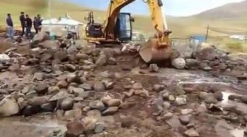 Erzurum&rsquo;da Sağanak Sele D&ouml;n&uuml;şt&uuml;