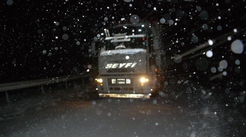 Tokat&rsquo;ta Kar Yağışı Ve Tipi Ulaşımı Olumsuz Etkiliyor