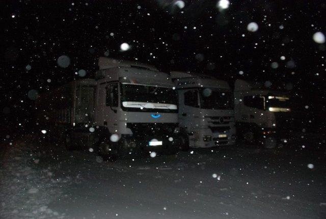 Tokat’ta Kar Yağışı Ve Tipi Ulaşımı Olumsuz Etkiliyor