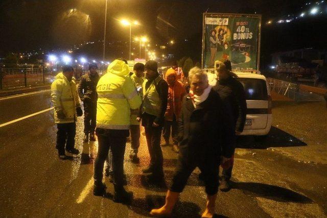 Zonguldak’ta Dalgalar Yıkıp Geçti