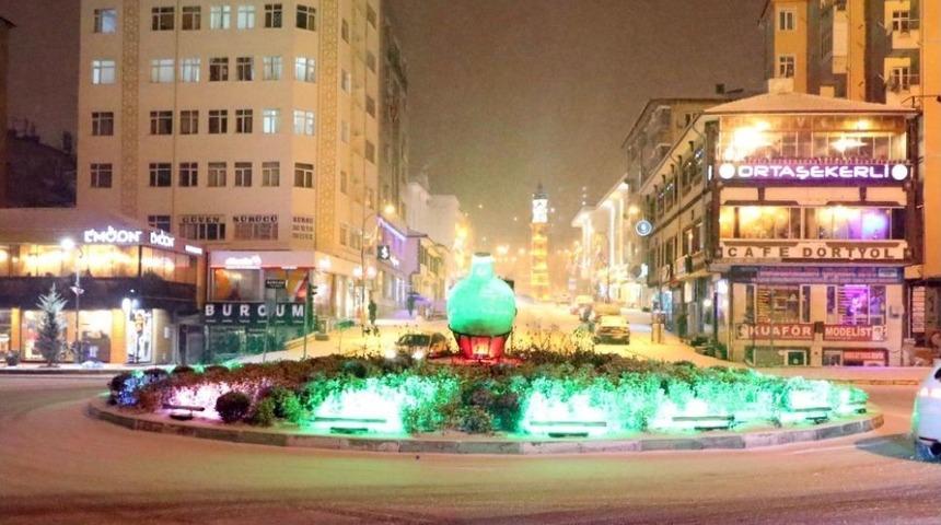 Yozgat&rsquo;ta Kar Yağışı Gece Boyunca Etkisini S&uuml;rd&uuml;rd&uuml;