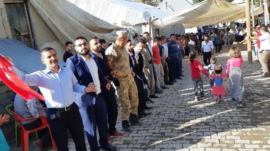 Sınırda T&uuml;rk Bayraklı D&uuml;ğ&uuml;n