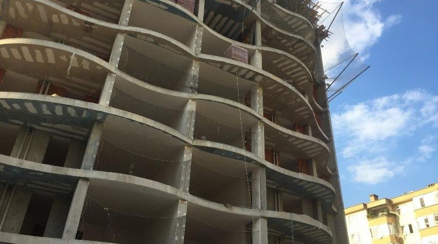 Sıcaktan Tansiyonu D&uuml;şen Sıvacı Yedinci Kattan D&uuml;ş&uuml;p &Ouml;ld&uuml;