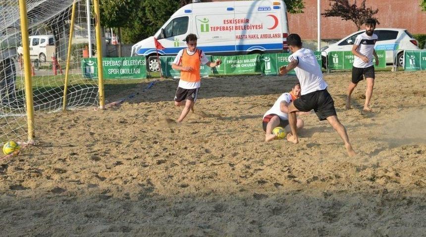 Eskişehir&rsquo;de Plaj Futbolu Turnuvası Başladı