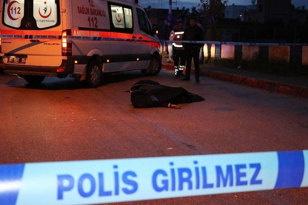 Karşıdan Karşıya Ge&ccedil;mek İsterken Canından Oldu