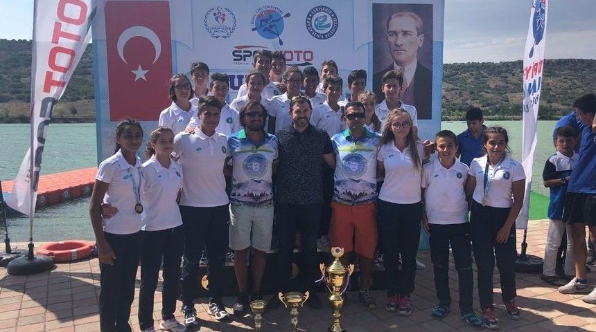 B&uuml;y&uuml;kşehir Kano Takımı Zirvede