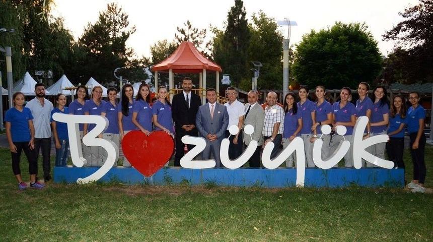 Boz&uuml;y&uuml;k Belediyesi İdman Yurduspor Voleybol Takımı Yeni Sezona Başladı
