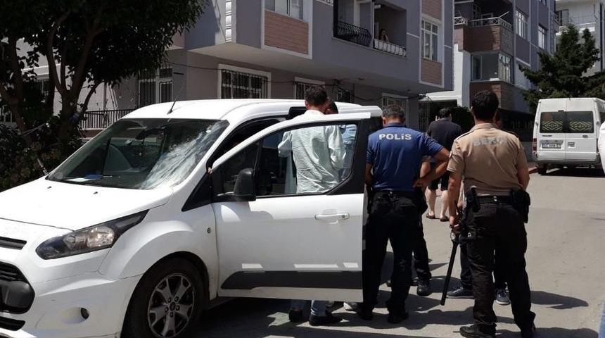 Kendisine Yemek Getiren Annesini Bı&ccedil;akla Yaraladı