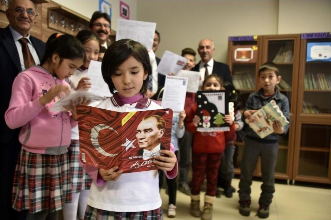 Vatanlarından Binlerce Kilometre Uzakta Karne Aldılar
