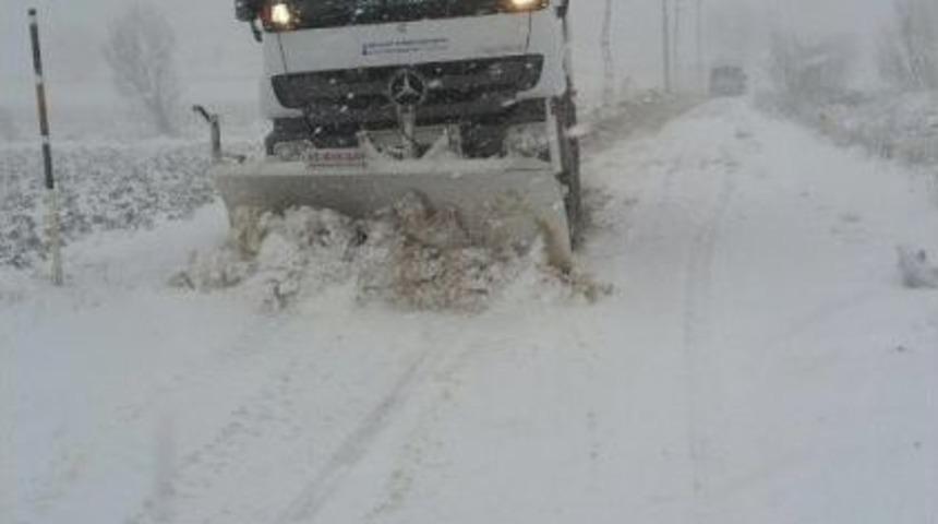 İzmir&rsquo;de Karla M&uuml;cadele Başladı