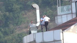 Metrelerce Yükseklikte Canlarını Hiçe Sayarak Baca Tamiri Yaptılar