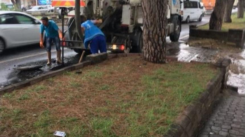 B&uuml;y&uuml;kşehir Belediyesi Seli &Ouml;nledi