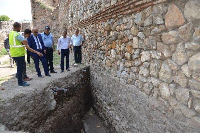 2 Bin Yıllık Tarihi İstanbul Kapı’da Şapel Ve Taştan Yollar Ortaya Çıktı