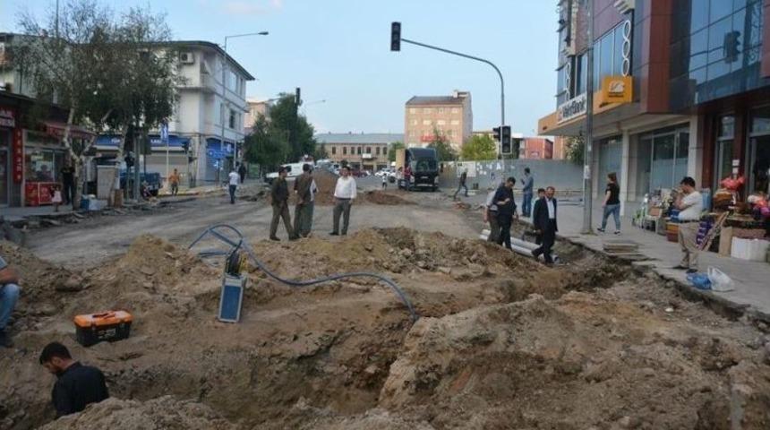 Başkan K&ouml;ksoy, Sıcak Asfalt Yol Yapım &Ouml;ncesi Alt Yapı &Ccedil;alışmalarını İnceledi