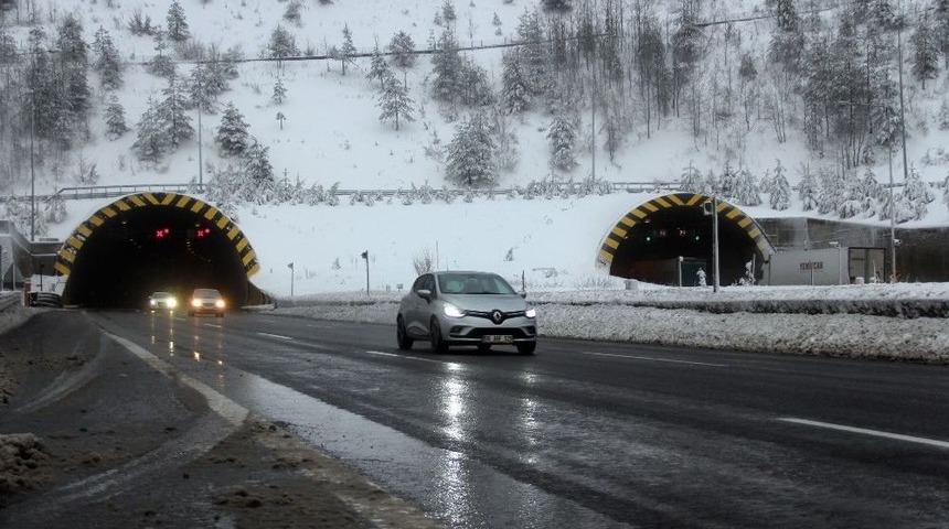 Bolu Dağı&rsquo;nda Kar Yağışı Durdu, Trafik Normale D&ouml;nd&uuml;
