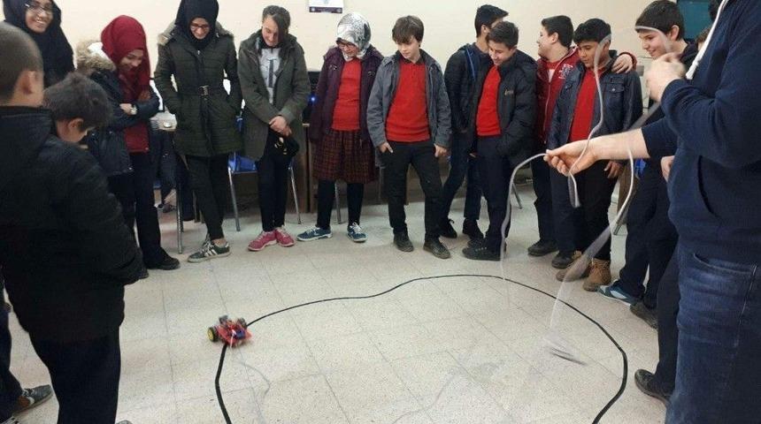 Altıntaş&rsquo;ta &rsquo;oynayarak Kodluyorum&rsquo; Projesi