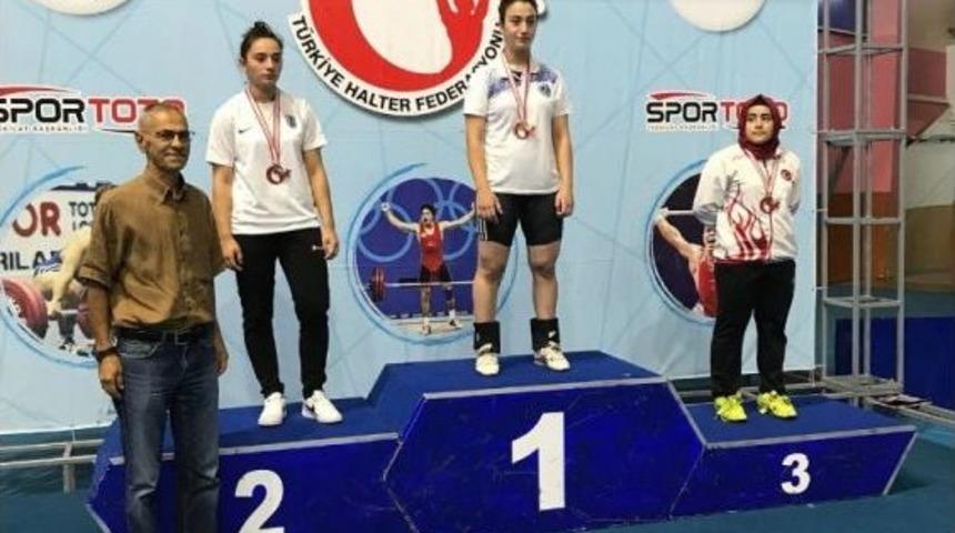 Halterde Kağıtspor Zirvede