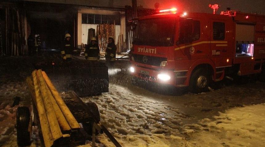 Kereste D&uuml;kkanındaki Yangın Korkuttu