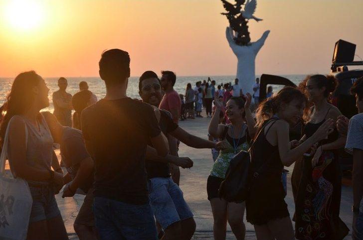 Kuşadası Tiyatro Festivali Devam Ediyor G2