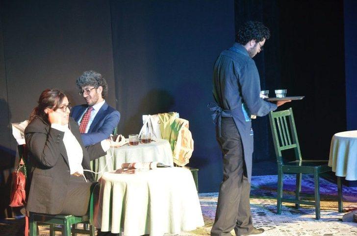 Kuşadası Tiyatro Festivali Devam Ediyor G4