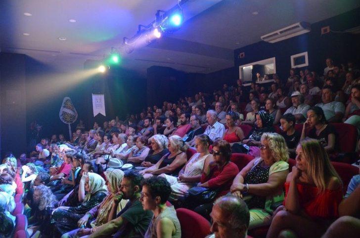 Kuşadası Tiyatro Festivali Devam Ediyor G5